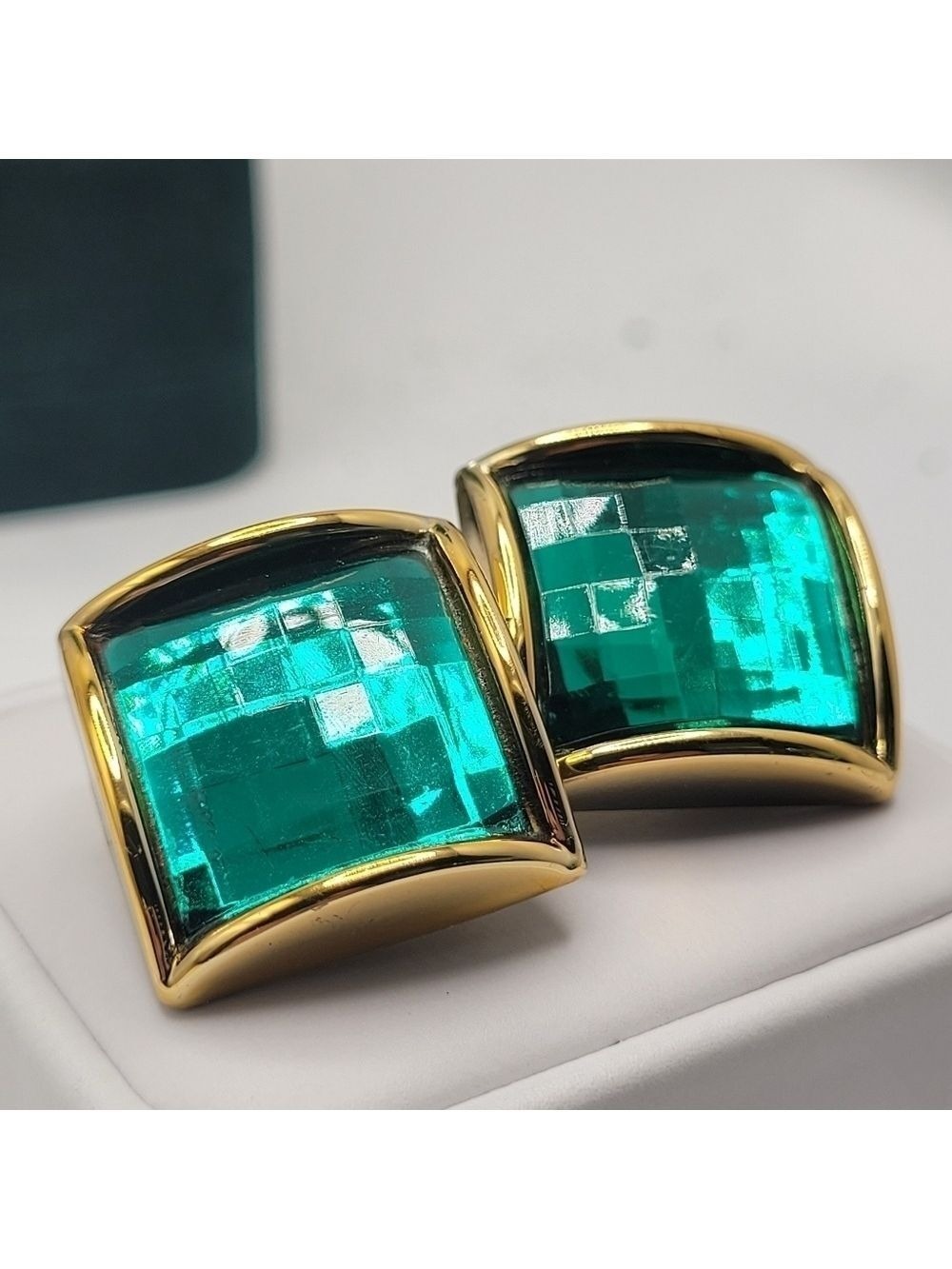 ✨2/$10✨ Emerald Green Square Clip on Earrings 1''